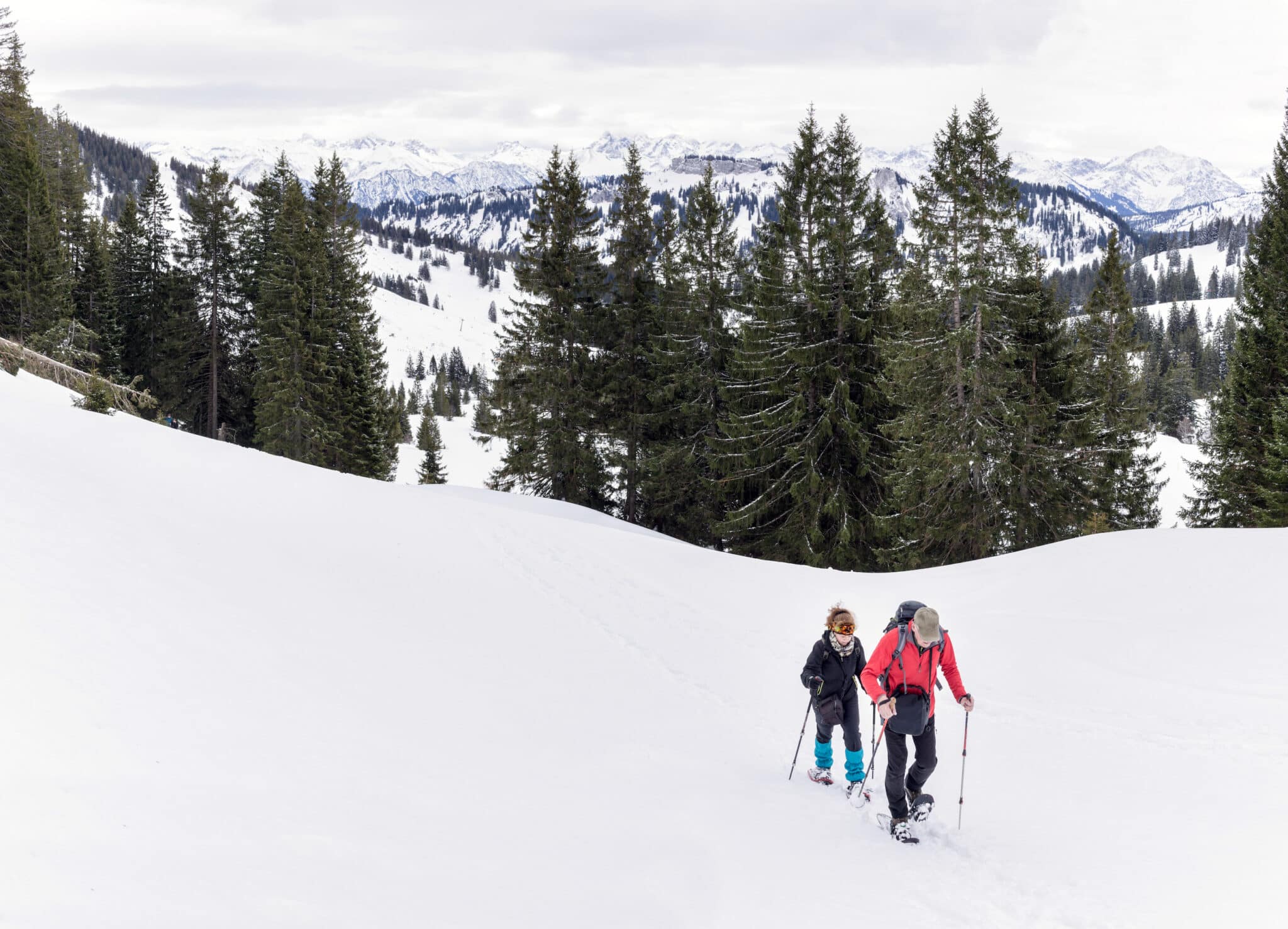 Romantic-Snowshoeing-Getaway