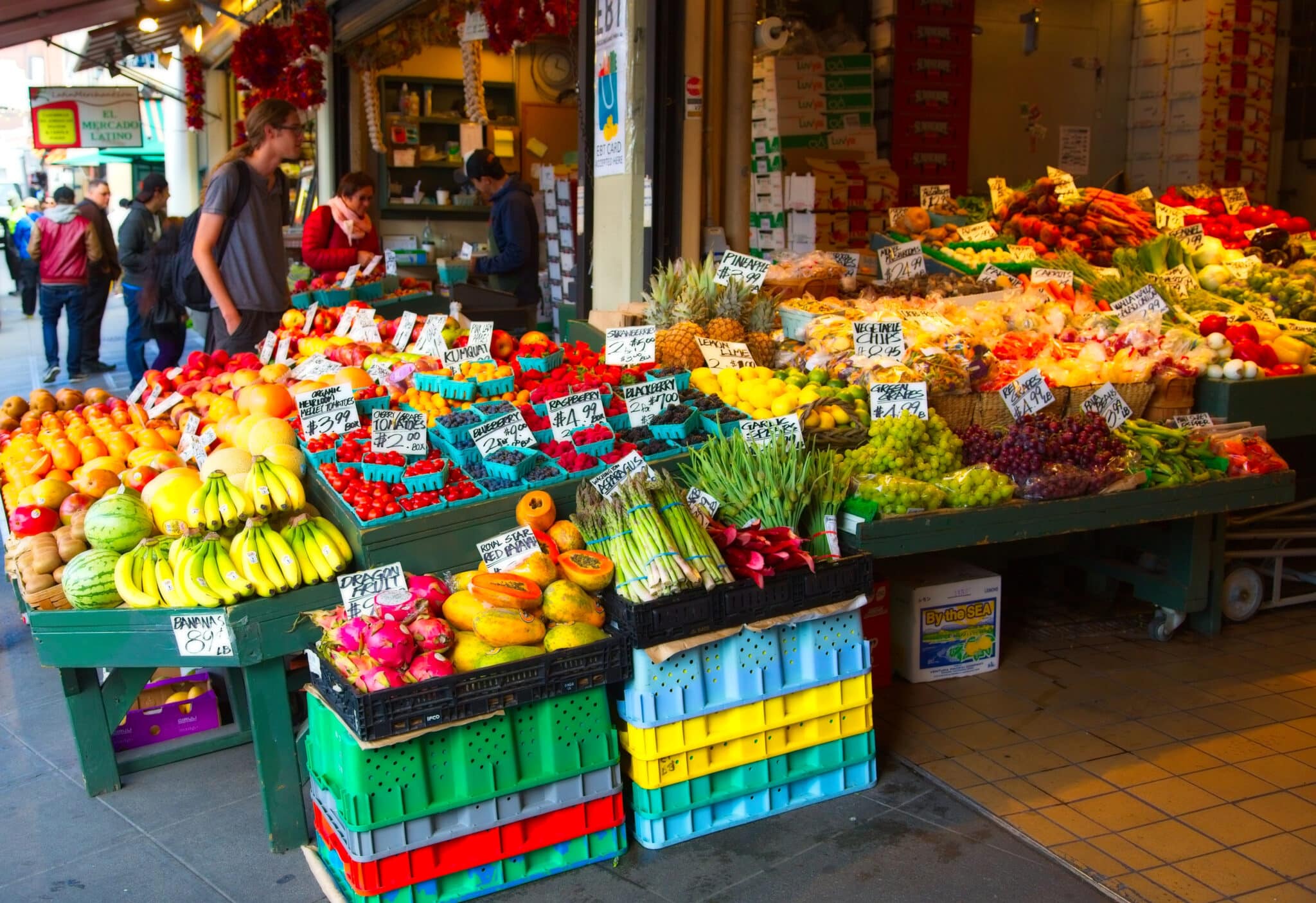 produce-stand-at-farmers-market