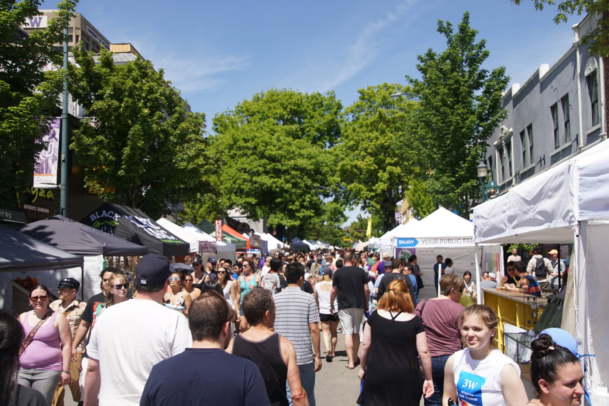 seattle-area-farmers-market-visitors